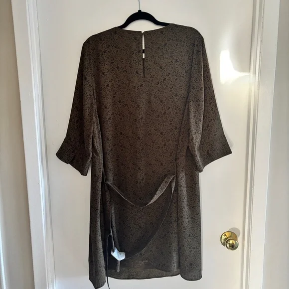 Addition Elle Dress, size 20. - Picture 4 of 4